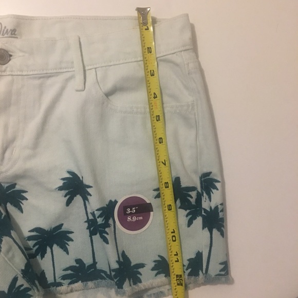 OLD NAVY SHORTS - Picture 5 of 6